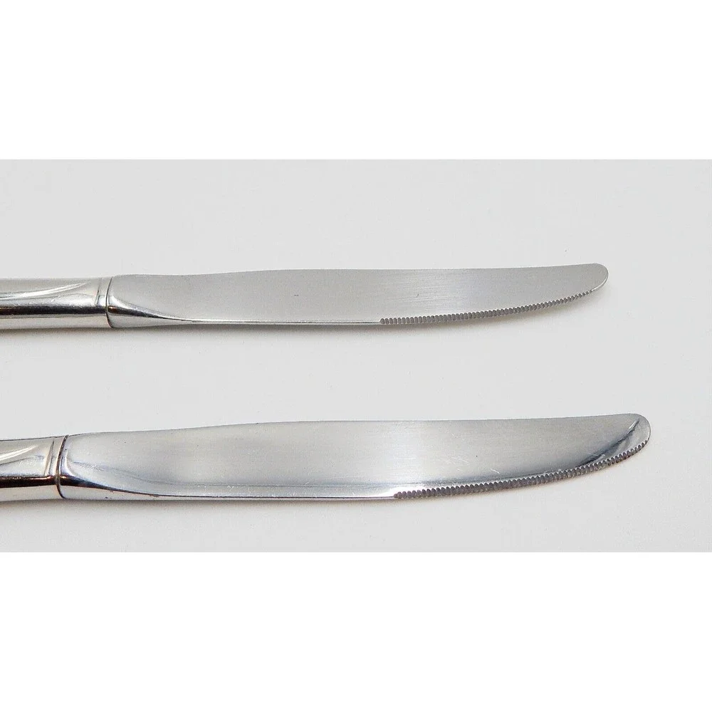 Oneida Flight Reliance Dinner Knives Stainless USA 9 Inch Set of 2